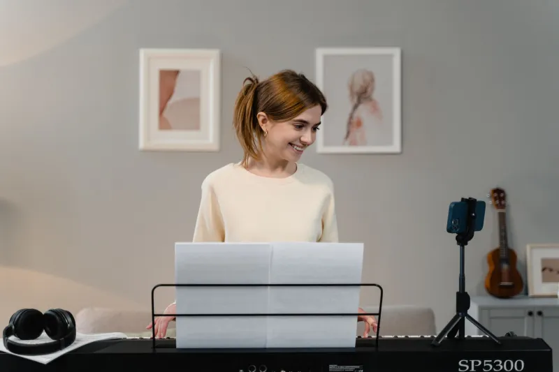 Pantalla pequeña, escenario grande: la nueva generación musical española que nació en el scroll
